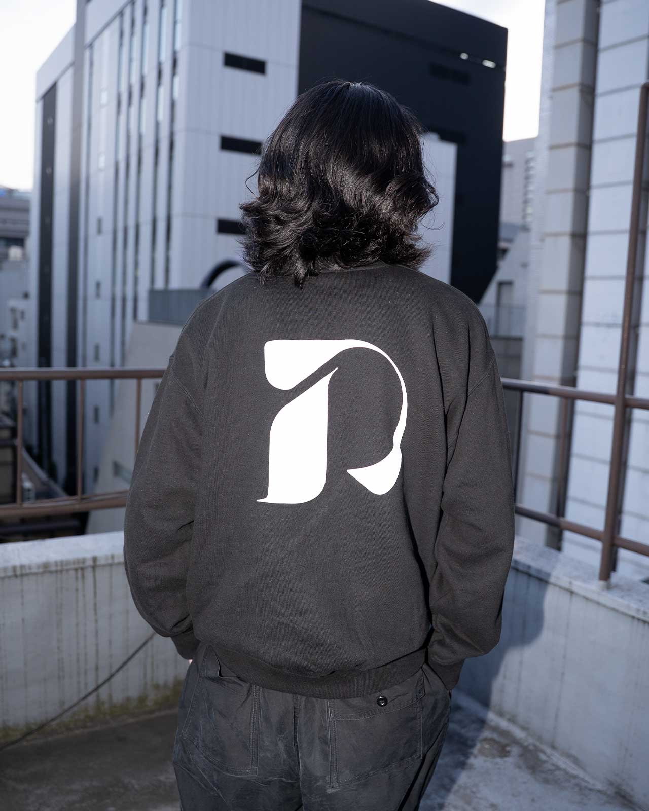 “D” Logo Sweat - Black